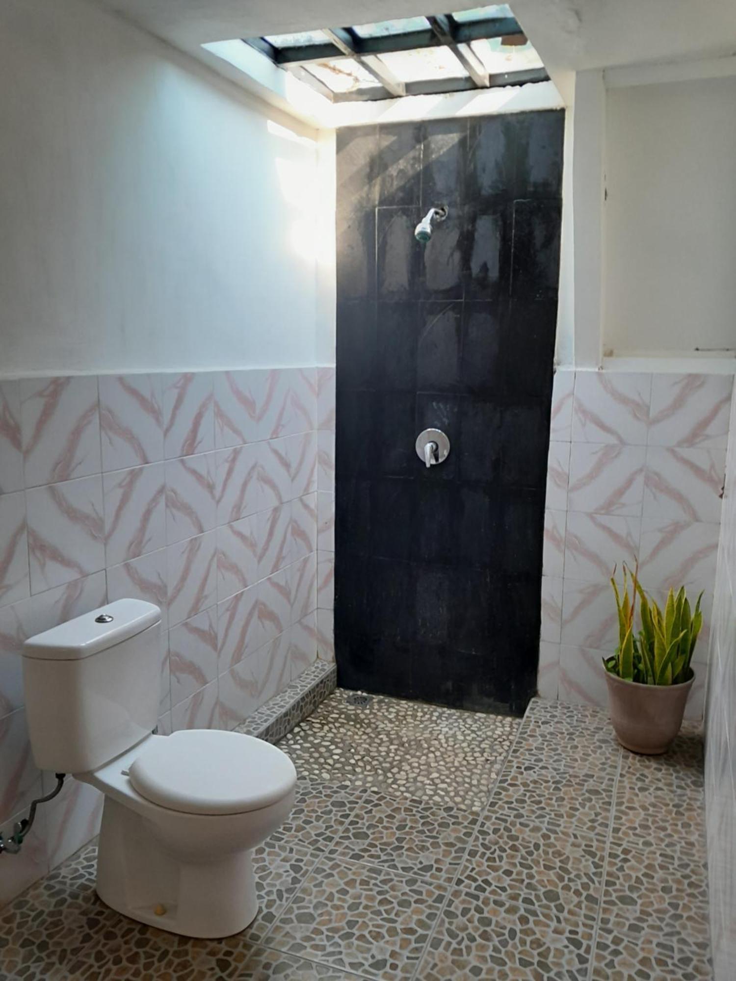 Florine'S Garden Hotel Гили Еър Екстериор снимка
